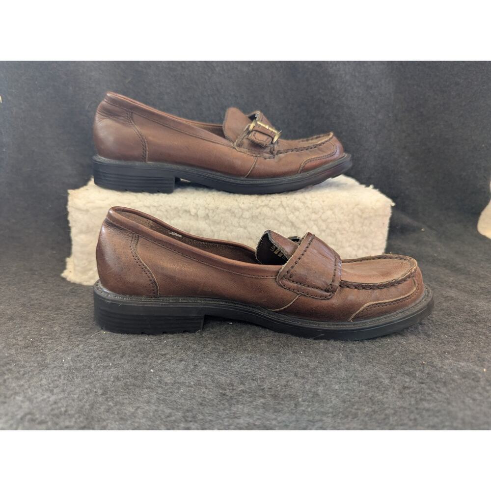 Women's Sugarfoot Brown Loafers 8 M with stylish design buckle for looks Slip On
